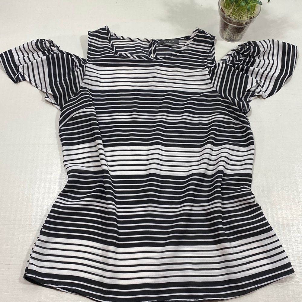 Suzy Shier striped cold shoulder top​​​​​​​​​​​​​​​​